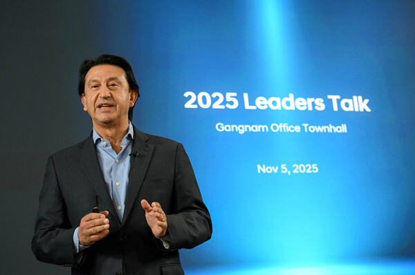 호세 무뇨스 슬롯 체험차 CEO 사장이 지난 5일 서울 강남구 슬롯 체험차 강남대로 사옥에서 열린 타운홀 미팅인 ‘2025 리더스 토크’(2025 Leaders Talk)에서 올해 성과에 대해 발표하고 있다. [사진=슬롯 체험차 제공]
