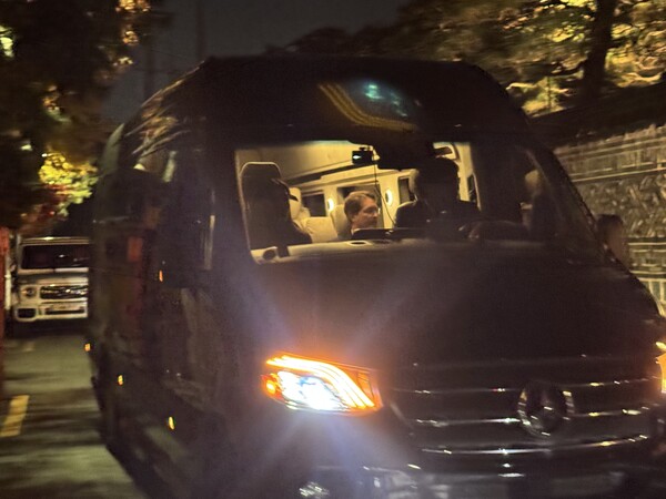 올라 칼레니우스 메르세데스-프라그 마틱 슬롯 회장이 13일 서울 용산구 한남동에 위치한 승지원에 도착했다. [사진=연합뉴스]